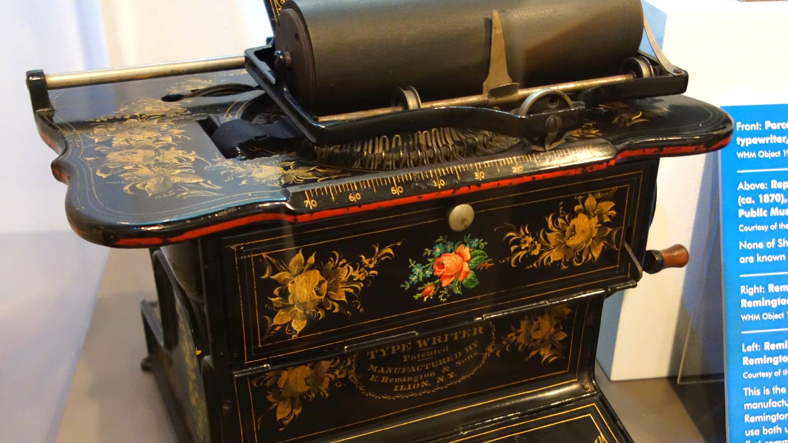 1873–1878 年的 Remington No.1,第一台 Sholes & Glidden 打字机